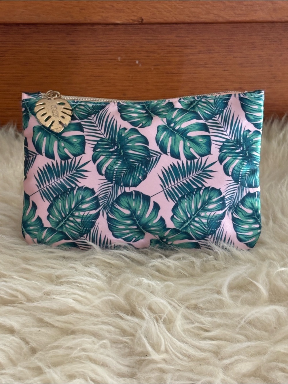 ipsy Glam Bag Tropical Palm Leaf Print and Banana Leaf Zipper Pull August 2022